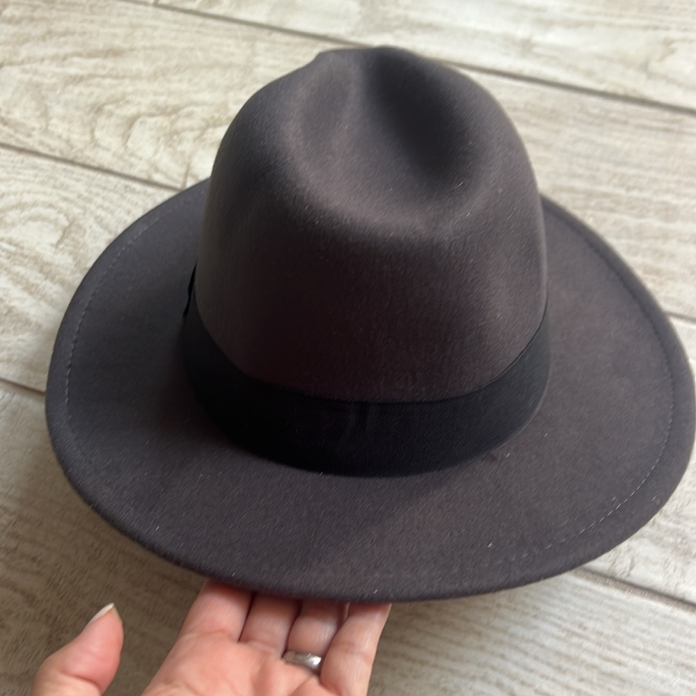 Hat - Picture 3 of 6